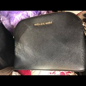 Micheal Kors - Cindy Saffiano Leather Crossbody